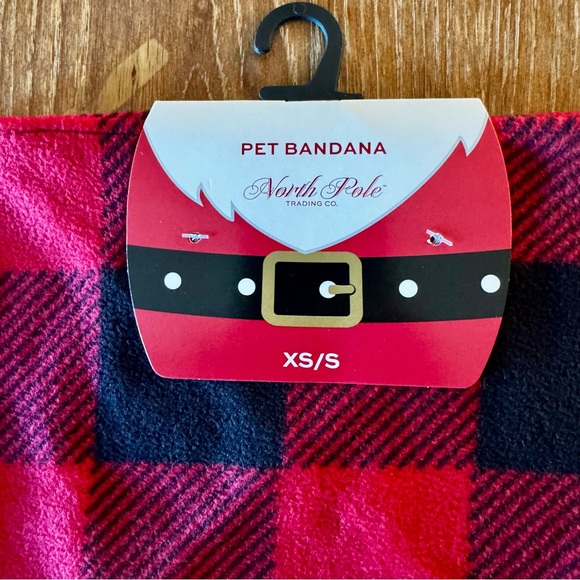 NWT 1 set of 2 red plaid dog bandanas XS / S - Picture 4 of 10